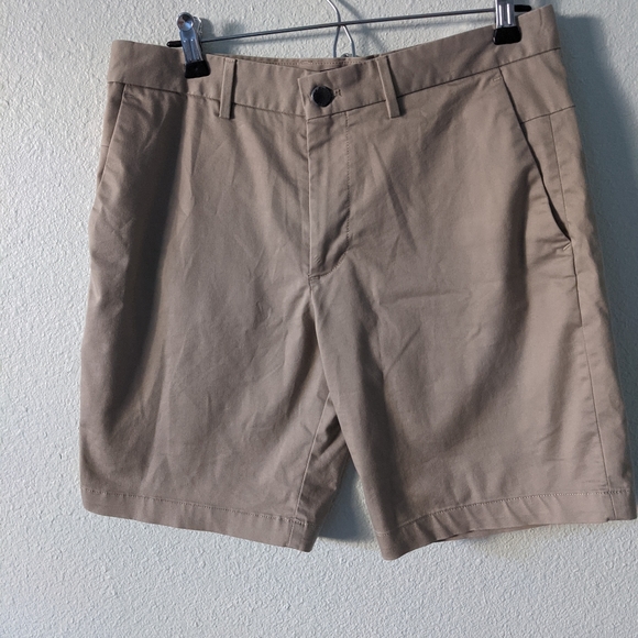 BANANA REPUBLIC Aiden Short in Khaki - Picture 5 of 11